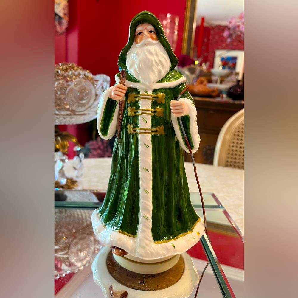 GEO Z. LEFTON CHINA 1991 IRISH SANTA CHRISTMAS IN KILLARNEY MUSIC BOX FIGURINE
